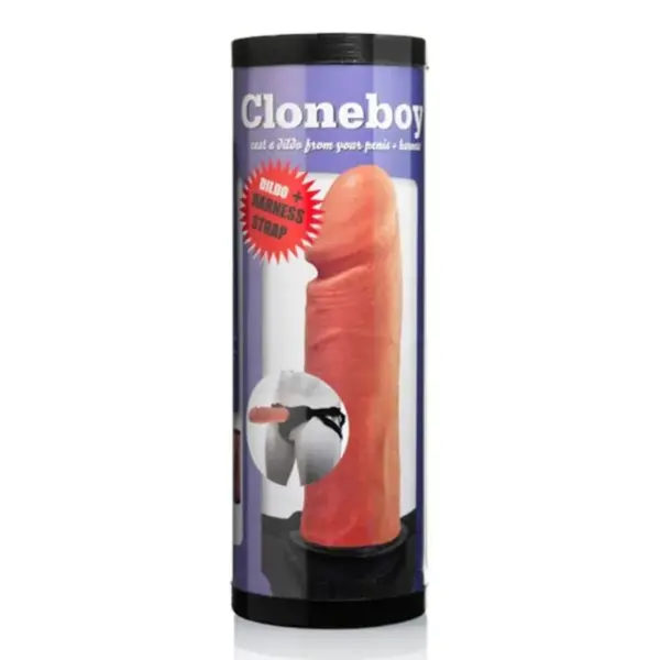 CLONEBOY - DILDO & HARNAS RIEM