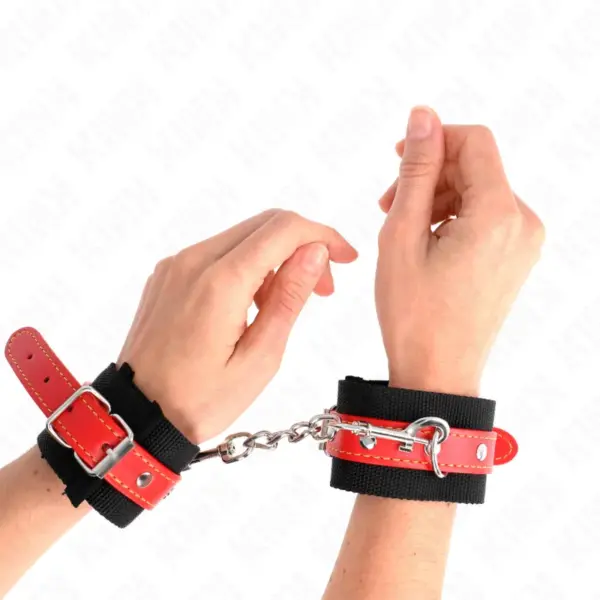 KINK - ZWARTE NYLON POLSBANDJES MET VERSTELBARE RODE LEDEREN BAND 19-24 CM X 5,5 CM