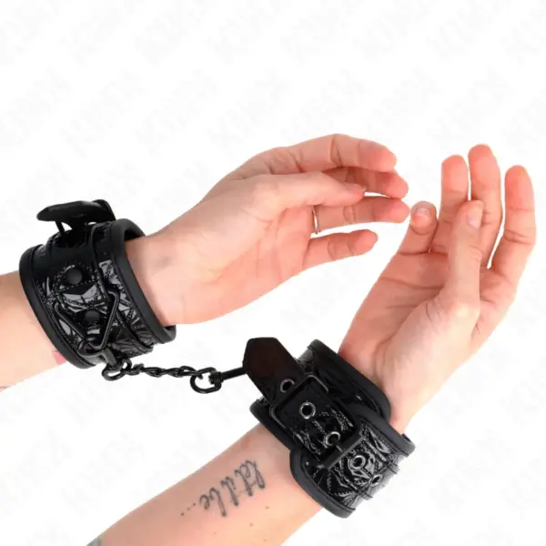 KINK - VERSTELBARE ZWARTE DIAMANTPATROON POLSBANDJES 17-26 CM X 5,5 CM