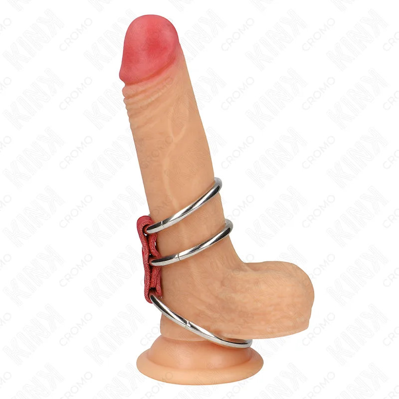 KINK - DRIEVOUDIGE METALEN PENISRING 3,7 CM TOT 5 CM VERBONDEN MET ROOD LEER